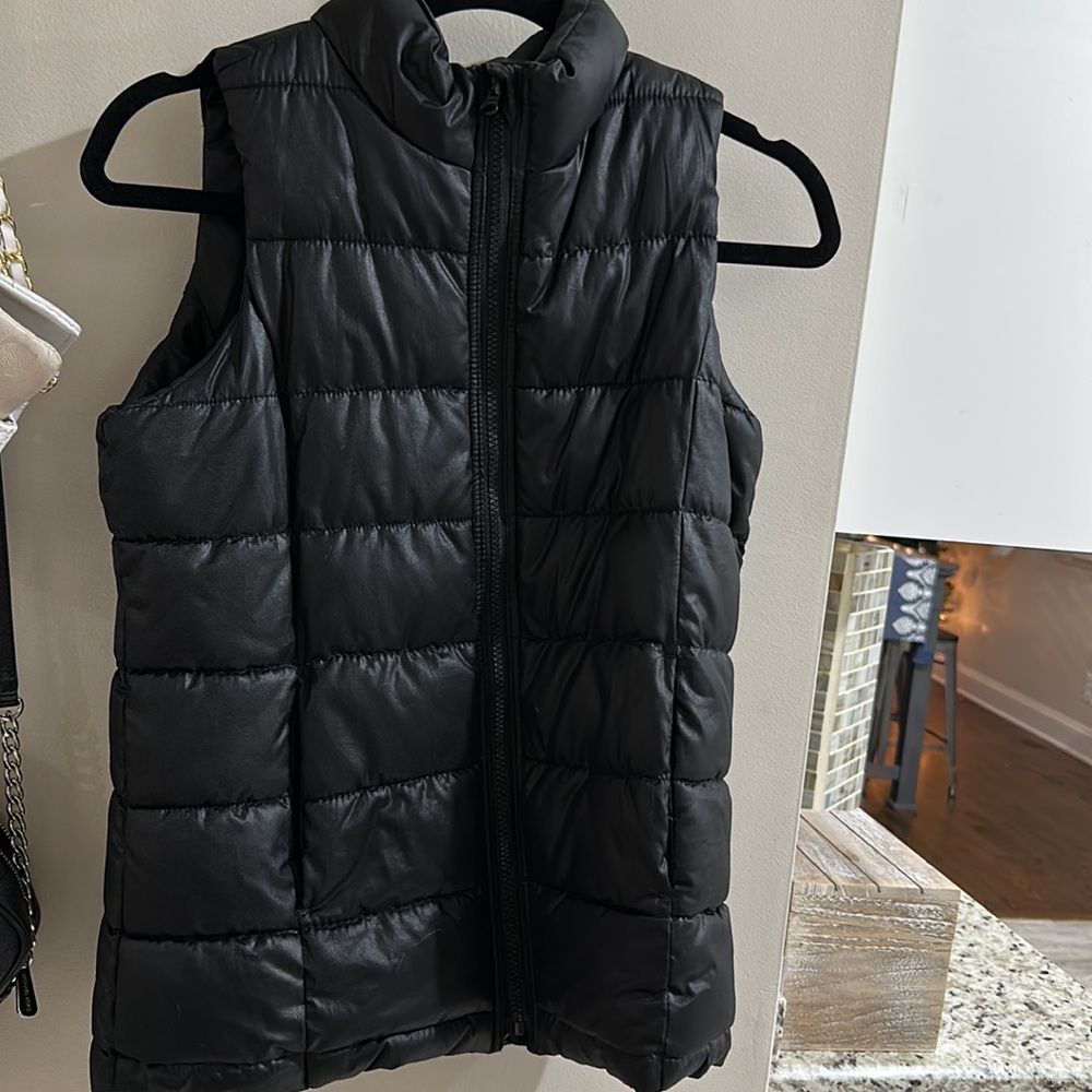 Black puffer vest